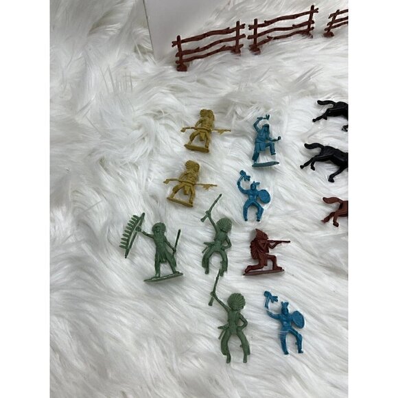 Western Playset Plastic Toy Cowboys Native American Horses Wagon Canoe Tee Pee - Picture 5 of 7